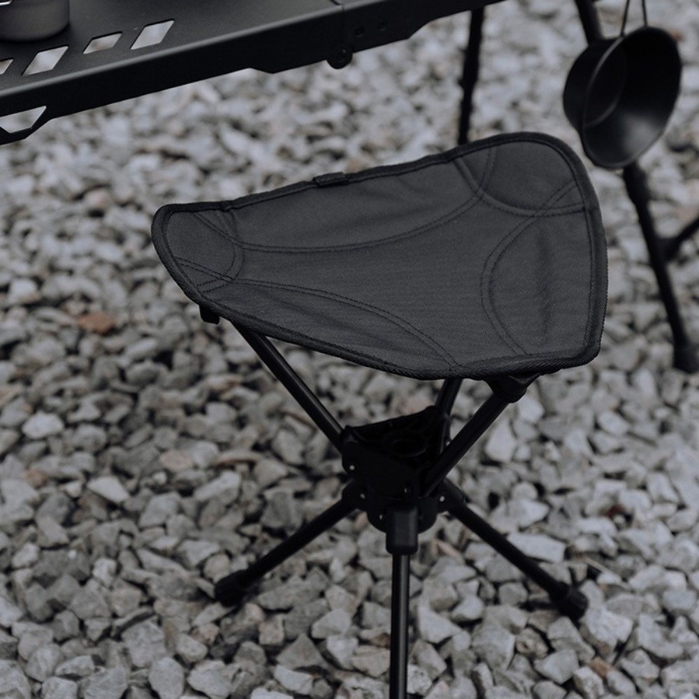 Outdoor Furniture Used - Taburete Plegable Giratorio de Tres Patas,